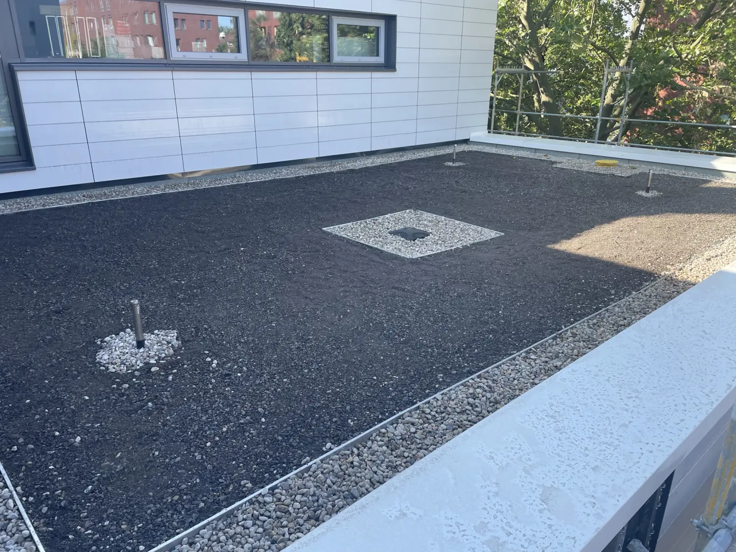 Botrans Flachdach, Technische Informatik, Industrieelektronik, Energiemanagement, Betondach
